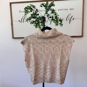 NWOT turtleneck sleeveless cropped top